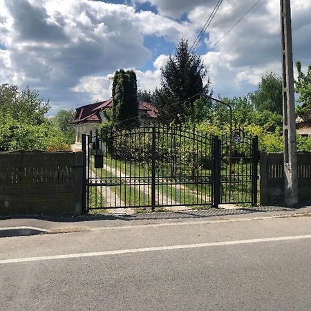 Argeselu Garden Villa - Entire Floor Apartment, Exclusive Garden Access Maracineni Екстер'єр фото