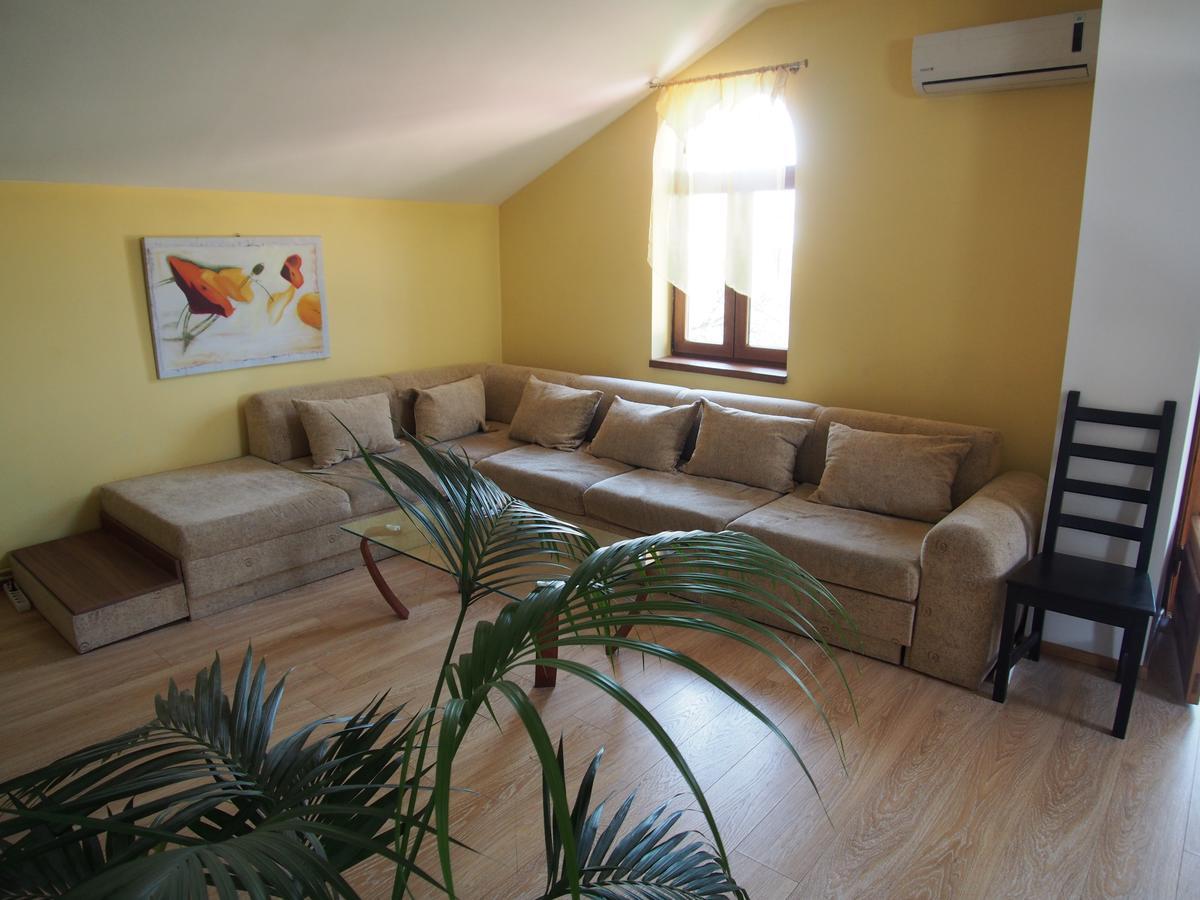 Argeselu Garden Villa - Entire Floor Apartment, Exclusive Garden Access Maracineni Номер фото