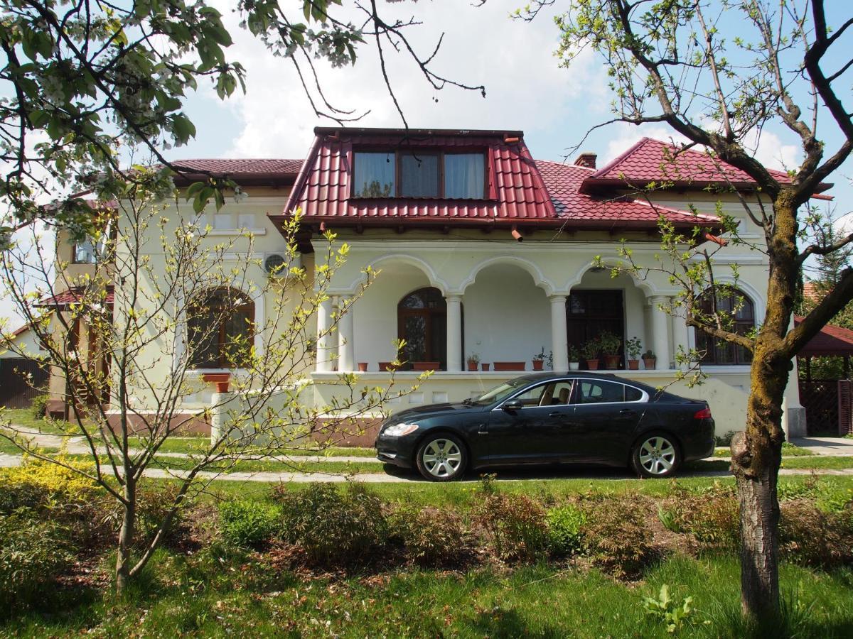 Argeselu Garden Villa - Entire Floor Apartment, Exclusive Garden Access Maracineni Екстер'єр фото