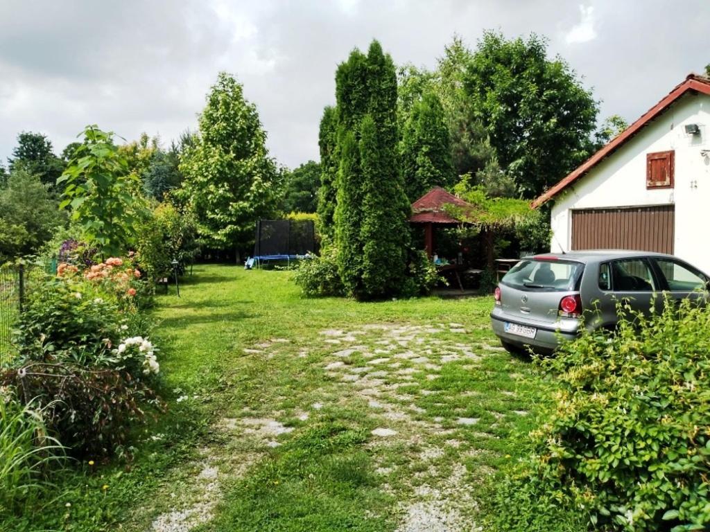 Argeselu Garden Villa - Entire Floor Apartment, Exclusive Garden Access Maracineni Екстер'єр фото