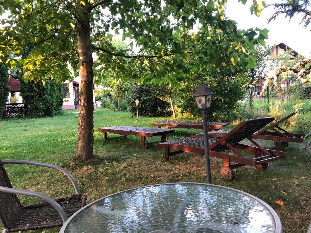 Argeselu Garden Villa - Entire Floor Apartment, Exclusive Garden Access Maracineni Екстер'єр фото