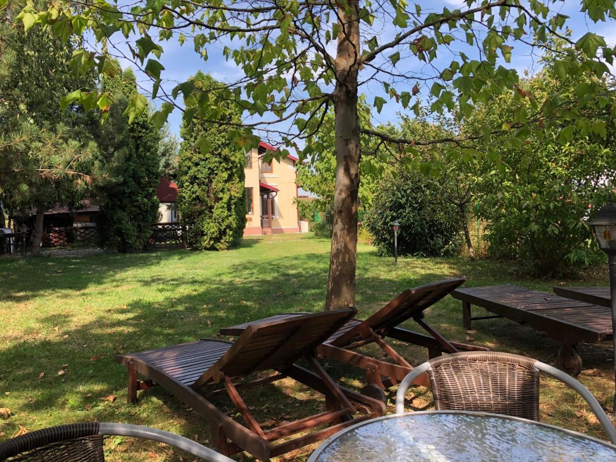 Argeselu Garden Villa - Entire Floor Apartment, Exclusive Garden Access Maracineni Екстер'єр фото