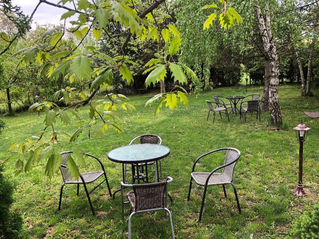 Argeselu Garden Villa - Entire Floor Apartment, Exclusive Garden Access Maracineni Екстер'єр фото