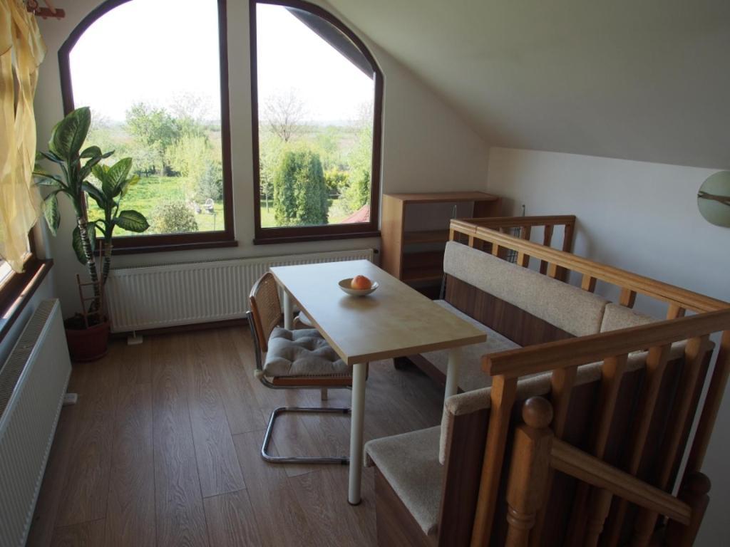 Argeselu Garden Villa - Entire Floor Apartment, Exclusive Garden Access Maracineni Екстер'єр фото